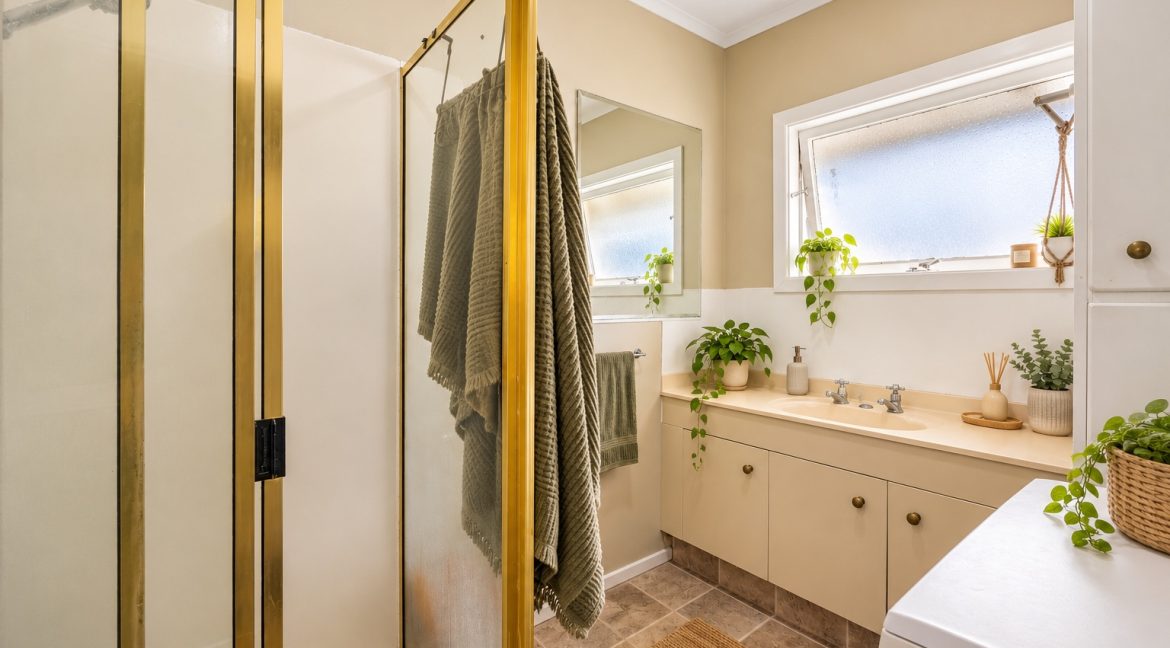 Warm Scandinavian Bathroom Retreat